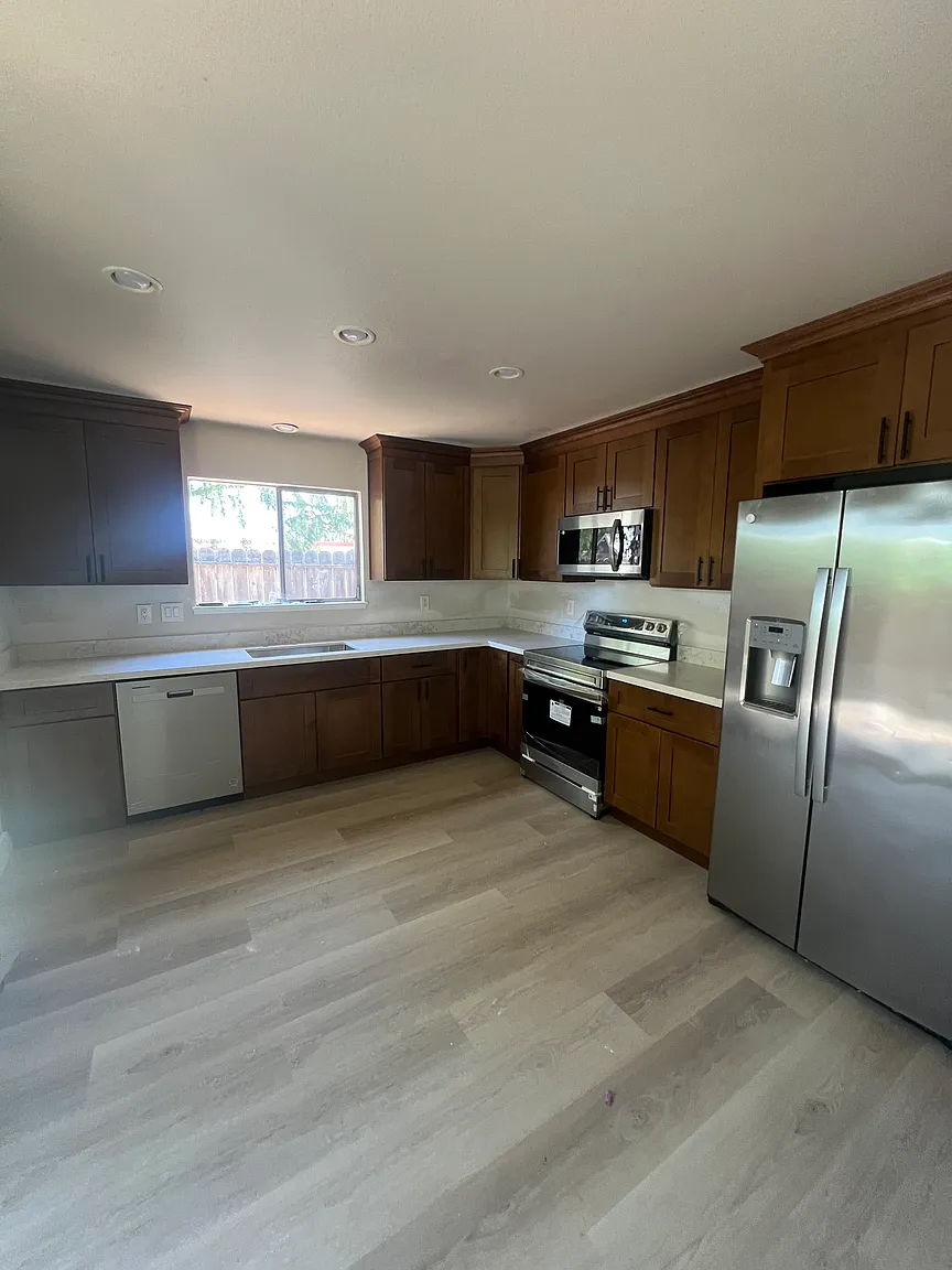 2161 Chestnut St photo 1
