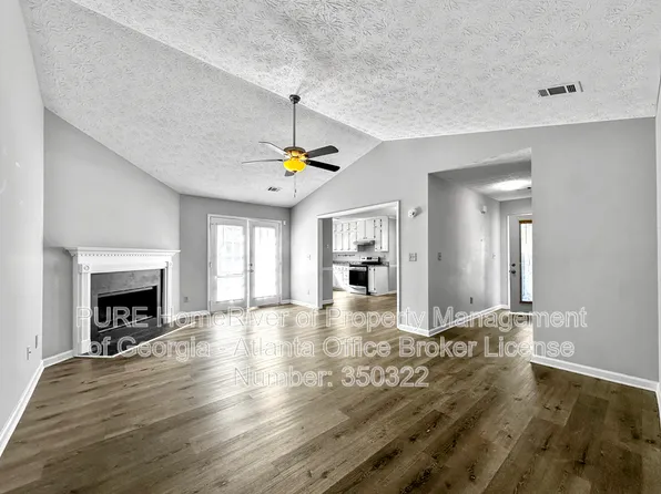 140 Landing Dr, Fayetteville, GA 30214