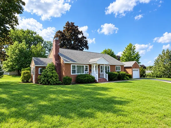 36 McKenney Cir, Andover, MA 01810