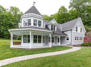 15 Pine Woods Rd, Hyde Park, NY 12538