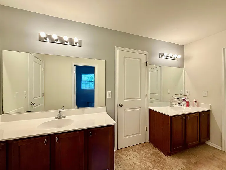 126 Comiskey Park Cir — Photo 16