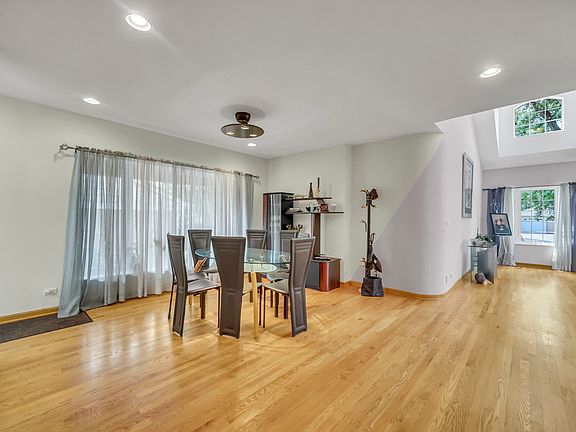 5th image of 1704 Marguerite St