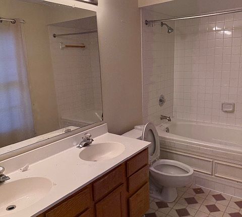 5th image of 904 Martell Ct APT L