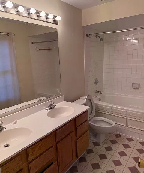 904 Martell Ct #L — Photo 5