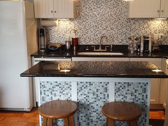 3rd image of 212 E Clay St #U3c
