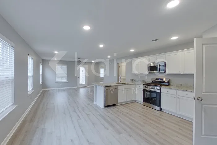 394 Angela St — Photo 3