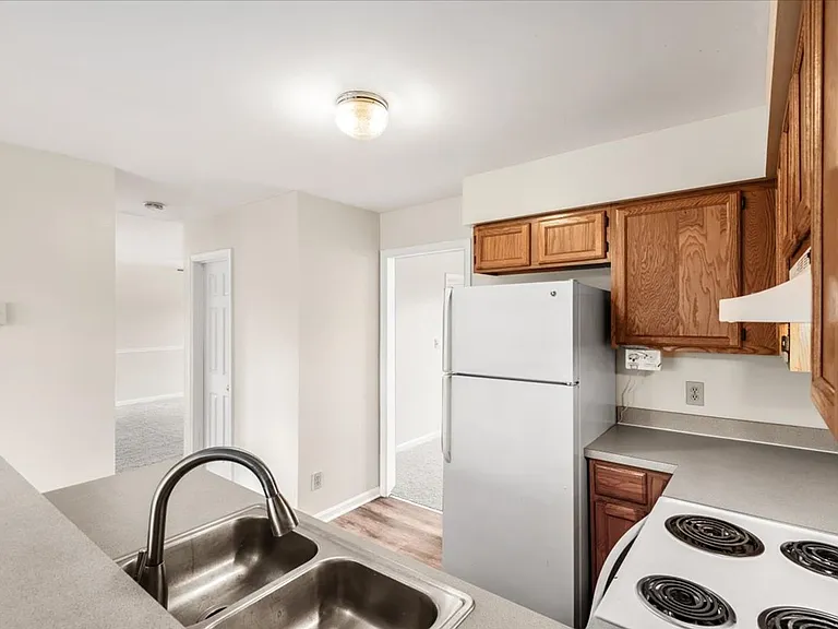 10704 Live Oak Ct — Photo 9