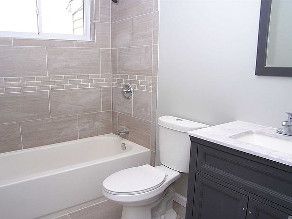 4th image of 32 Kayron Dr