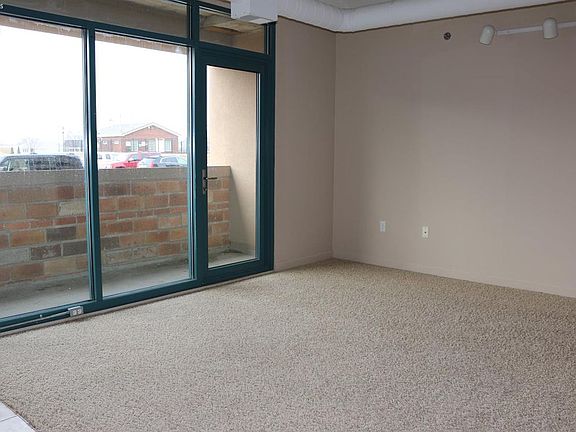 2nd image of 401 W Shoreline Dr