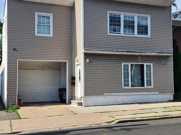 4th image of 245 W Grand St