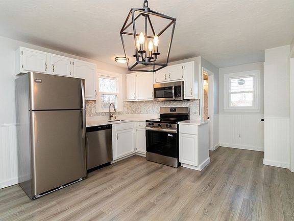 5th image of 3753 N Main St #1