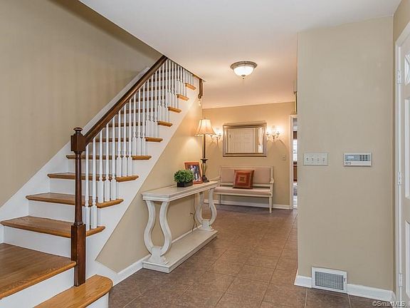 Quality Lohne- built colonial