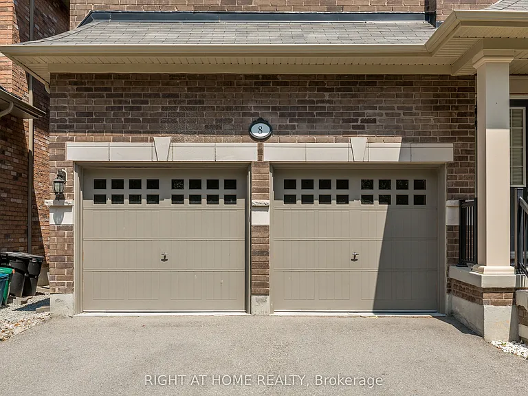 8 Monarch Dr — Photo 2