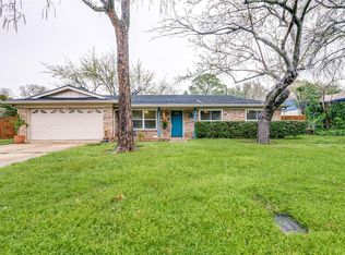876 W Redbud Dr, Hurst, TX 76053