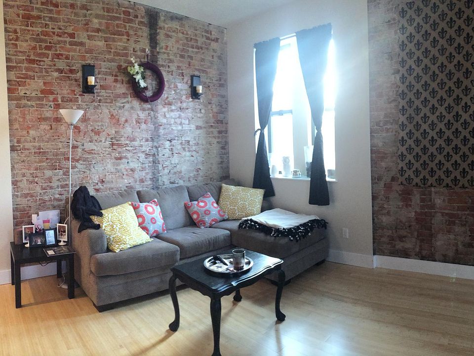 1st image of 2733 Woodburn Ave Unit 301