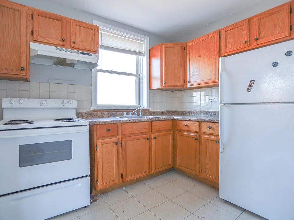 2417 W Farragut Ave #3B