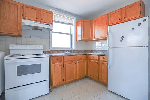 2415 W Farragut Ave Photo 1