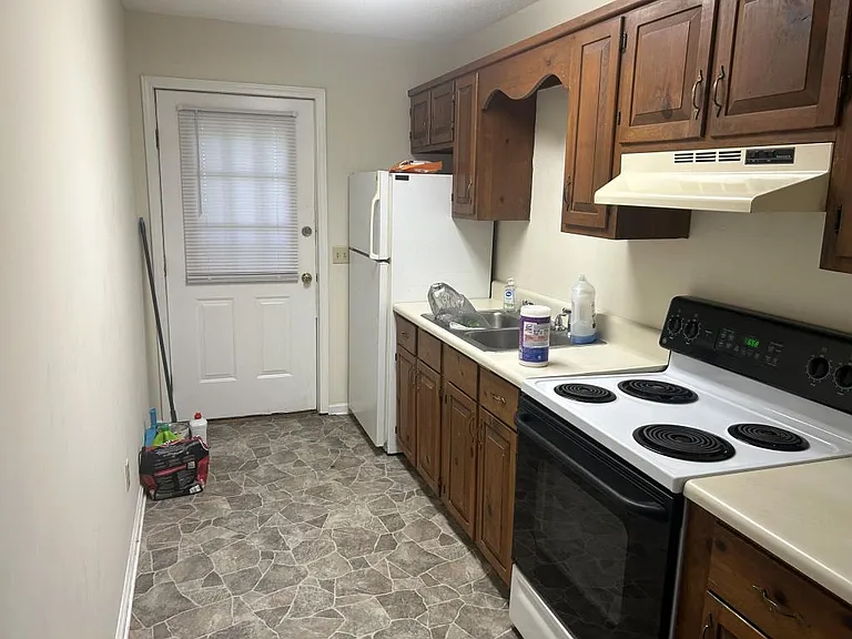 2504 Hyde Cir #A — Photo 5