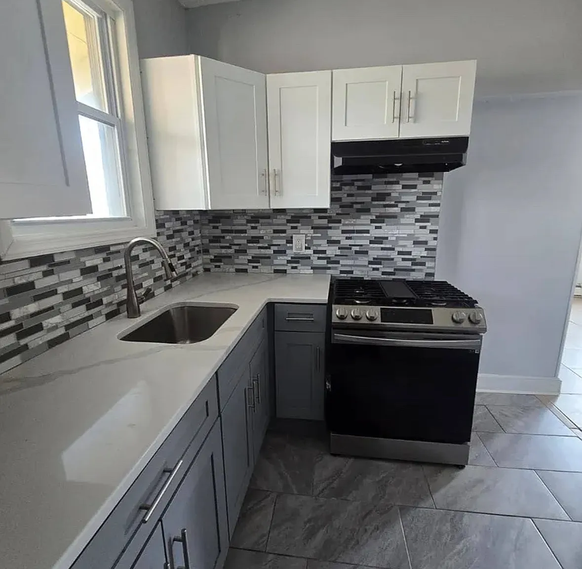 3 bed, $1,875 — Photo 2