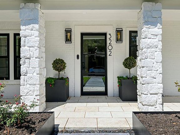 3rd image of 3202 Oakmont Blvd