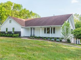 17 Tempe Wick Rd, Mendham, NJ 07945