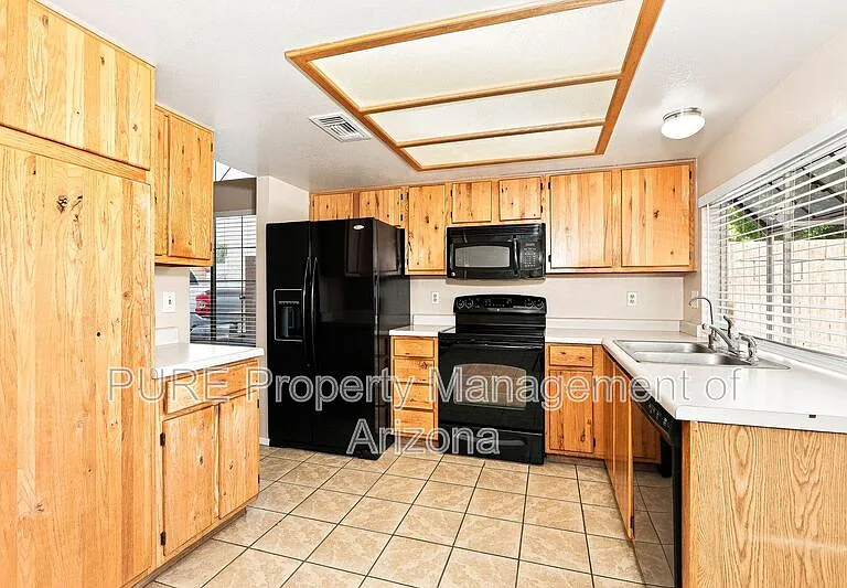 1151 N Cambridge St — Photo 7