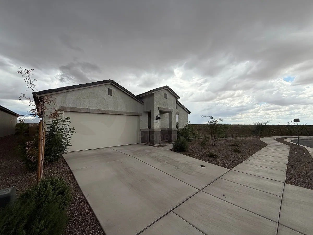 4 bed, 2.0 bath, 2053 sqft, $2,349 — Photo 2