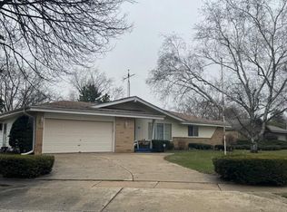 5770 Rochelle Dr, Greendale, WI 53129