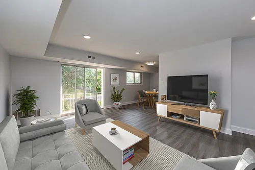 Hamilton Court East Apartments Photo 1
