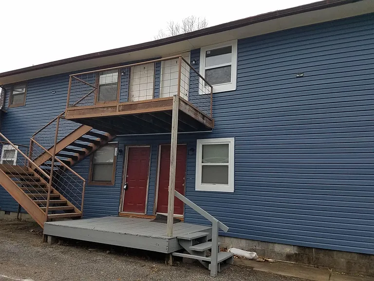 106 W Hudson St — Photo 1