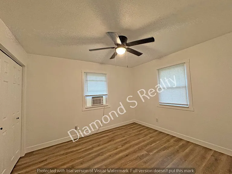 Park Duplex, Spfd — Photo 9