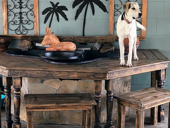 Table doesnt stay with house
