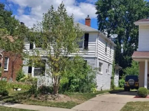 1380 Brys Dr, Grosse Pointe Woods, MI 48236