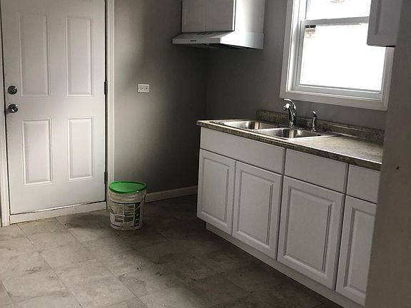 3rd image of 621 Emerald Ave