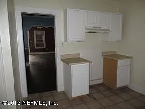 3rd image of 119 E 44th St