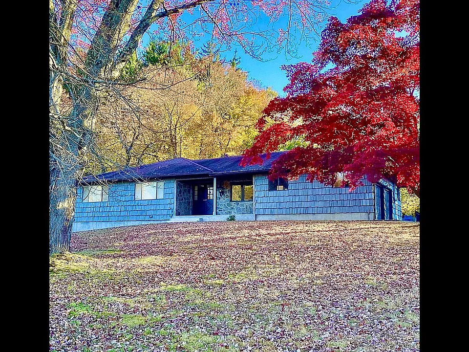 64 Eastview Dr — exterior photo
