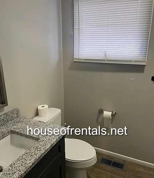 419 W Main St #5 — Photo 5