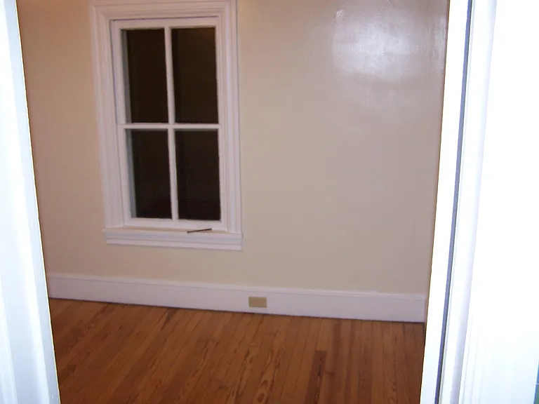 160 E Penn St — Photo 17