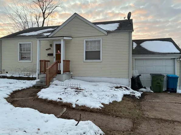 7470 Sharon Dr, Saint Louis, MO 63136