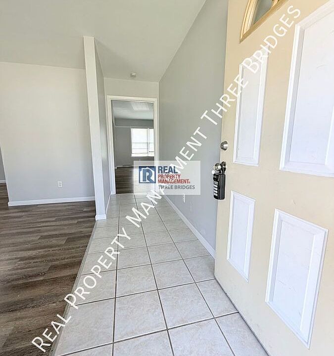 1st image of 3930 Belcroft Dr