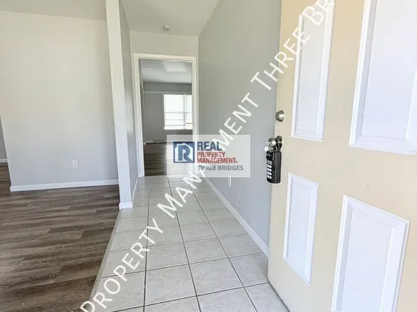 3930 Belcroft Dr, Florissant, MO 63034