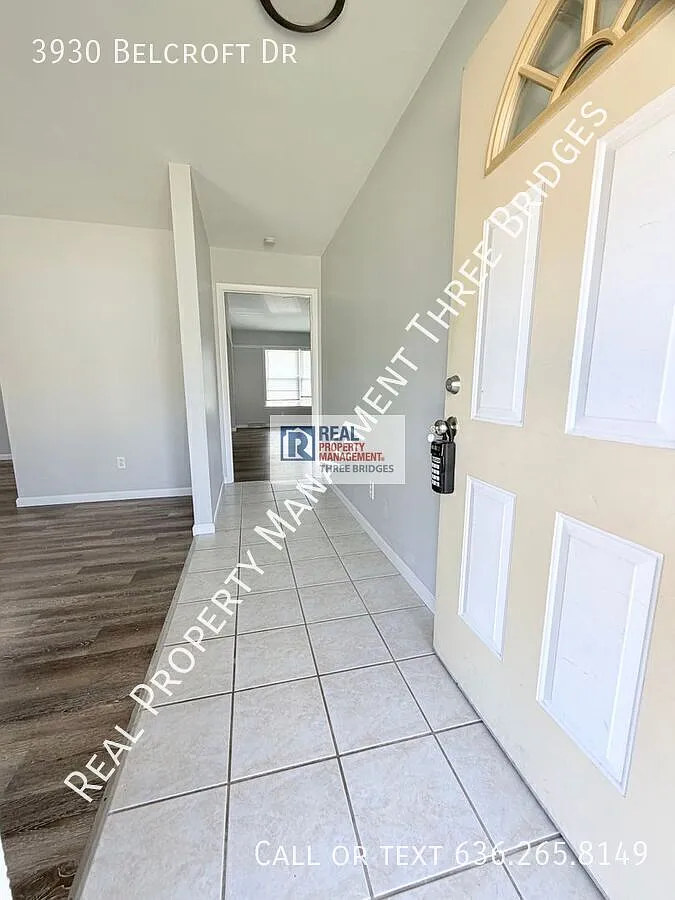 3930 Belcroft Dr photo 1