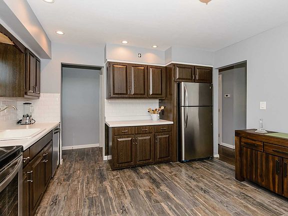 5th image of 4 Evelyn Ct