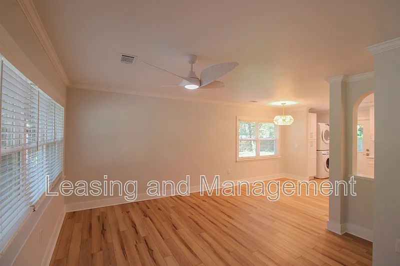 3 bed, 2.0 bath, 1100 sqft, $2,830 — Photo 3