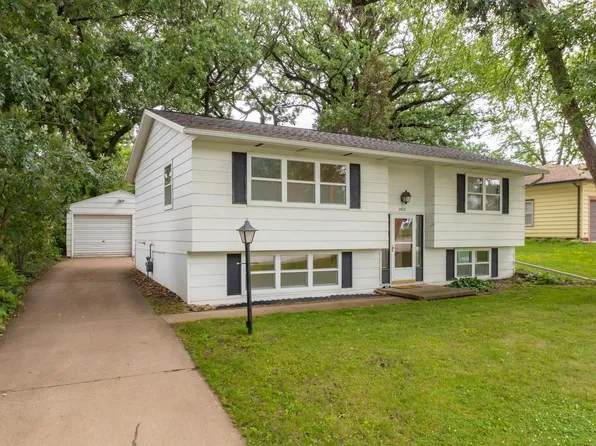 2612 Victory Dr, Cedar Falls, IA 50613