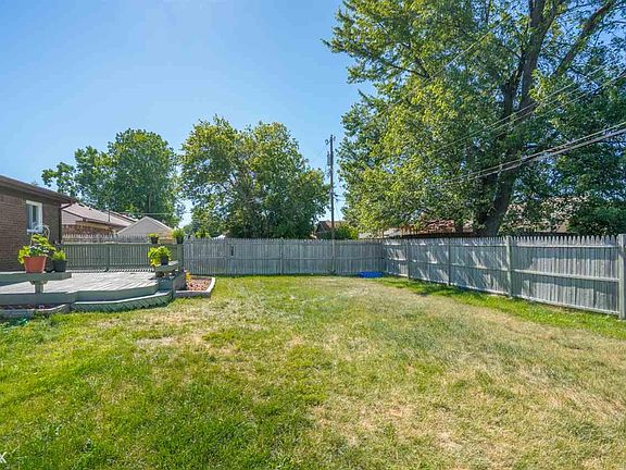 4th image of 15885 Coral Ave