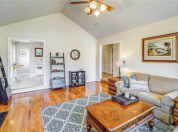 5th image of 1207 Elmhurst Dr