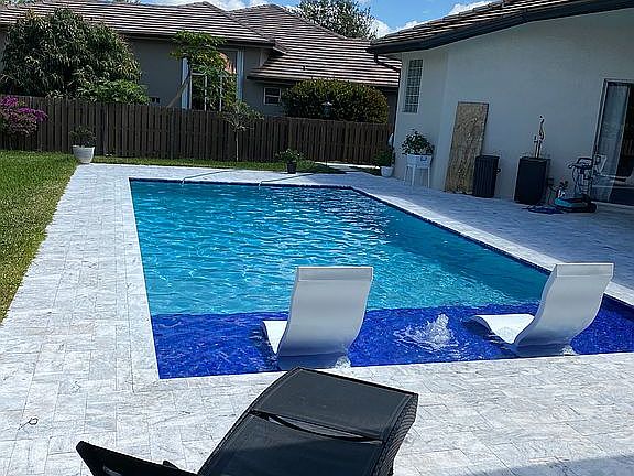 4th image of 6455 NW 43rd St