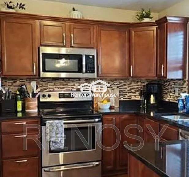 165 SE Pleasant View Dr — Photo 2