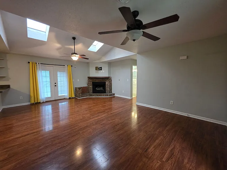 109 Glencroft Rd — Photo 3
